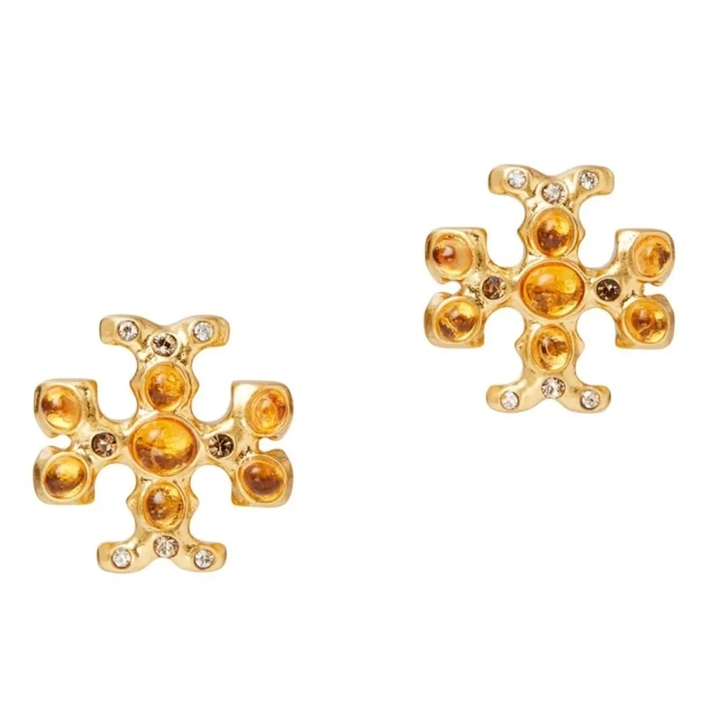 Designers Brands For Customers That Love To Wear Casual and Elegant Accessories